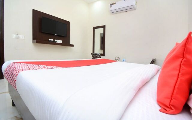OYO 28282 Hotel J J Crown
