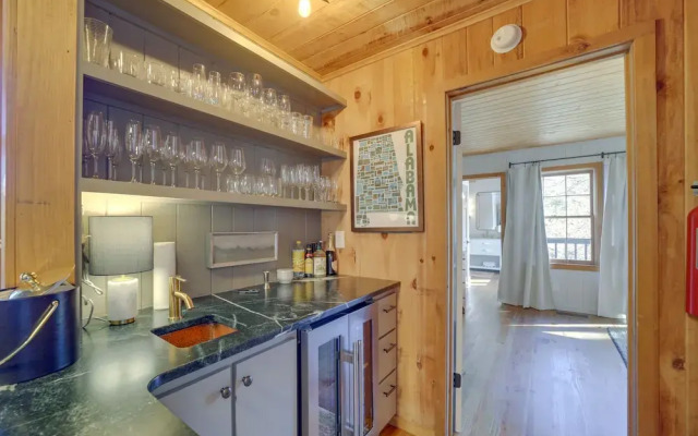 Stunning Cashiers Vacation Home w/ Mountain Views!