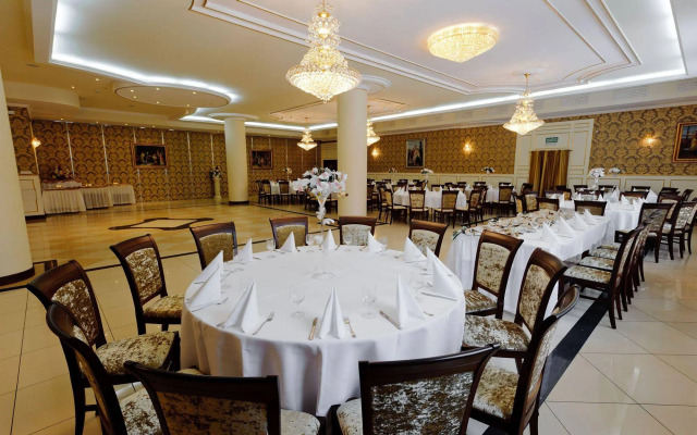 Hotel Dworek Tryumf Dąbrowscy Spółka Jawna