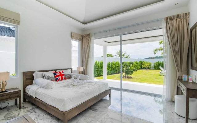 Luxury Modern 4 Bedroom Pool FH108