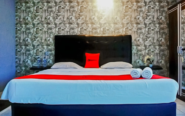 Residences by RedDoorz near Taman Safari