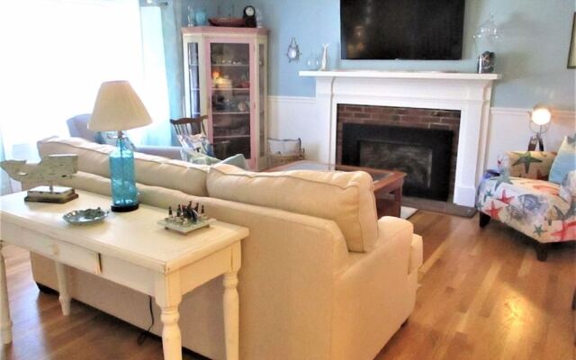 387 Strawberry Hill - 4 Bedroom House