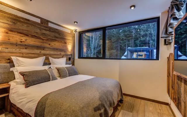 Chalet Red Fox
