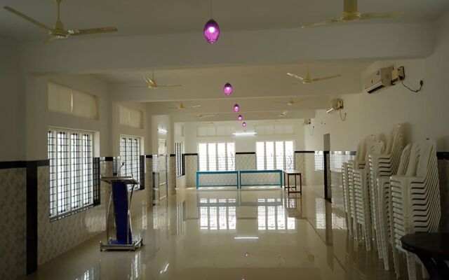 Oyo 26964 Palm View Residency