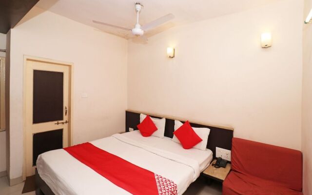 Oyo 28796 Hotel Rajhans