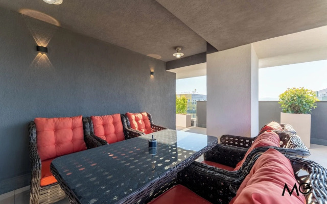 MoHost Valcom - Luxury Skyline Penthouse