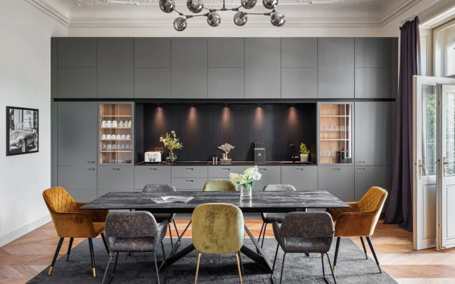 MN6 Luxury Suites by Adrez Living
