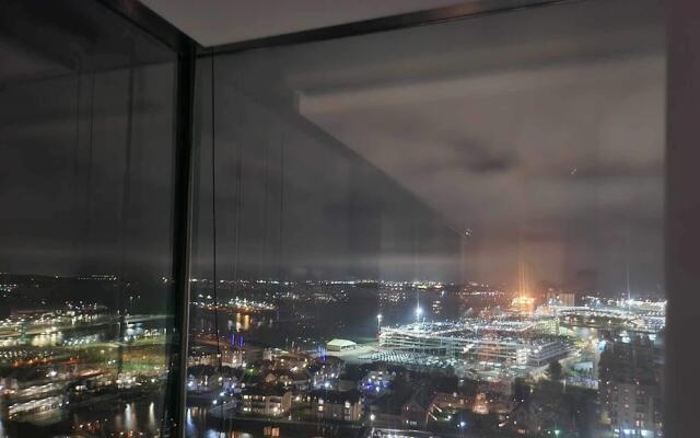 Stunning 3-bed, 3-bath Apartment in Southampton