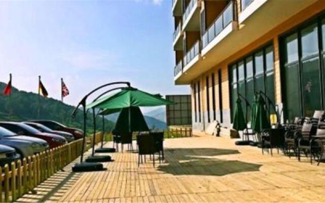Zhangjiakou Dolomiti White Birch Hotel