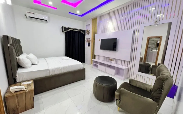 Clique Court Hotel & Suite