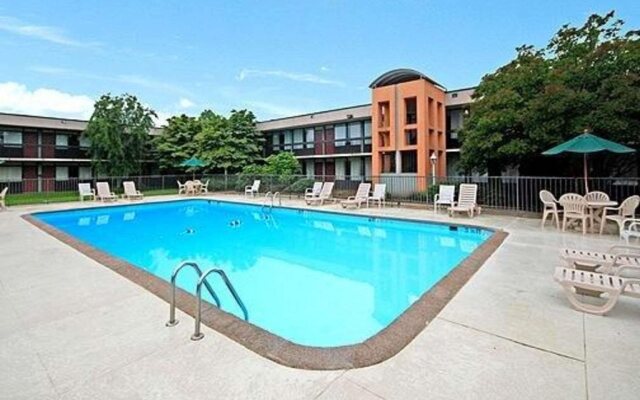 Quality Inn Roanoke Airport