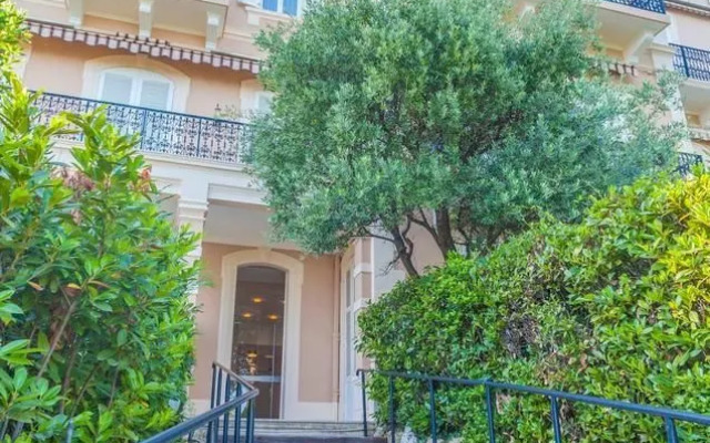 Palais Mire Juan Studio