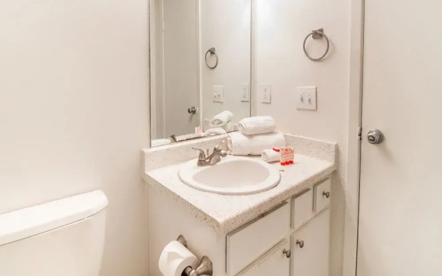 OYO Apartments at Eden Pointe