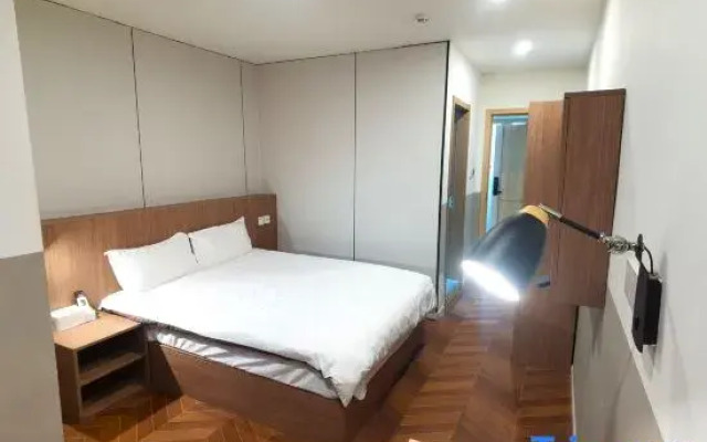 Xinlong Hotel