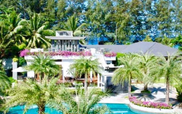 "beachfront 2br Home With Private Jacuzzi Pool on Stunning Naithon Beach 3"