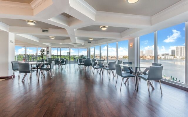 Churchill Suites Intracoastal Yacht Club
