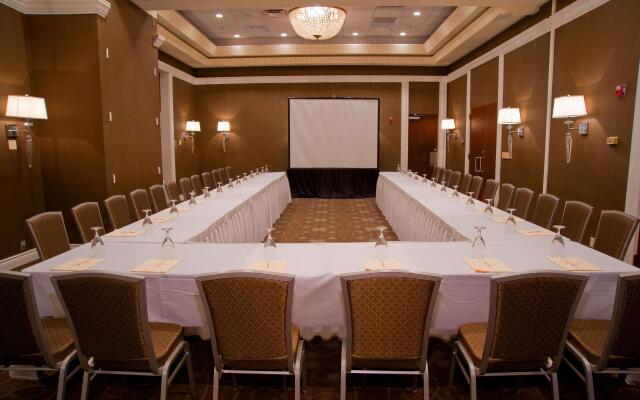DoubleTree by Hilton Collinsville - St. Louis
