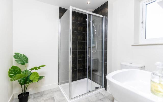 Avery House 1 - One Bedroom with Outdoor Terrace