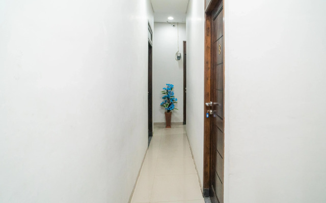 RedDoorz @ MERR Rungkut Jl Gunung Anyar