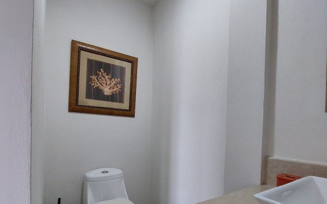 Condo con vista al mar en Torre 2501