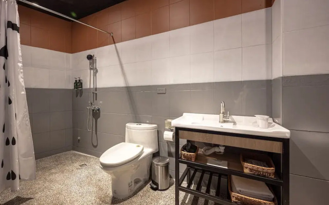 Yilan East Hotel
