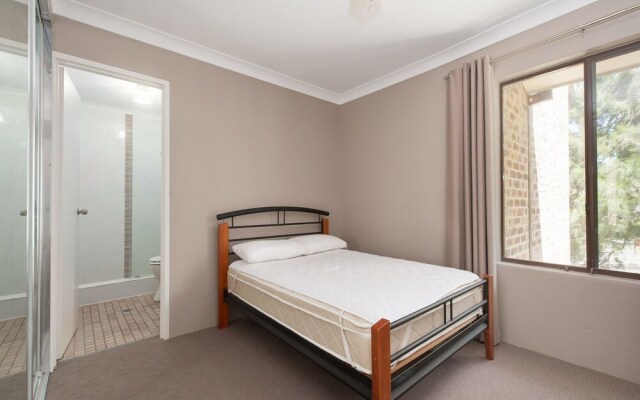 Nicholli, Bay Parklands, Unit 34/2 Gowrie Avenue