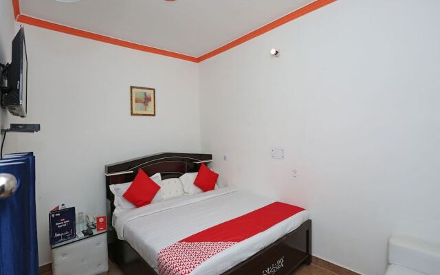 OYO 15492 Hotel Dolly