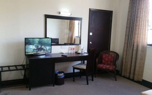Carlton Holiday Hotel & Suites