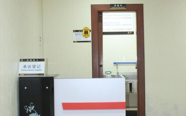 Super 8 Hotel - Guangzhou Baiyun Airport Renhe Station Inn