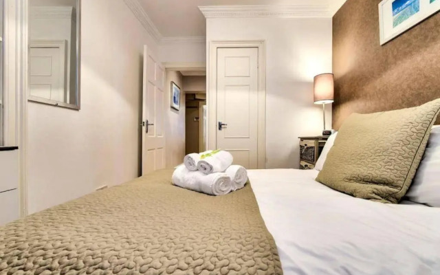 Ultra Modern, West End Village, Refurbished 1 bed