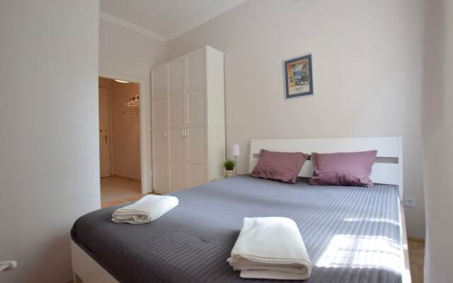 Standard Apartment by Hi5 - Fejer Gyorgy Street
