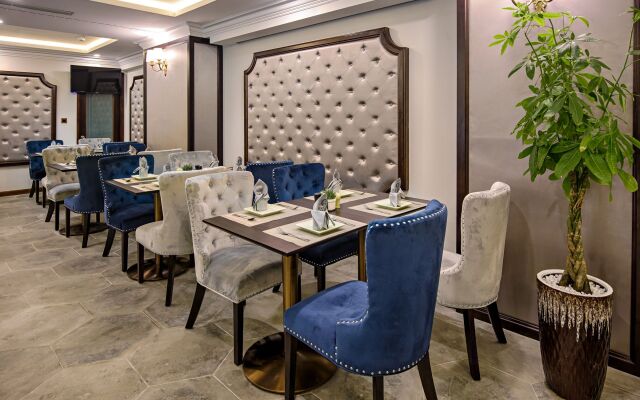 Halina Hotel & Apartment