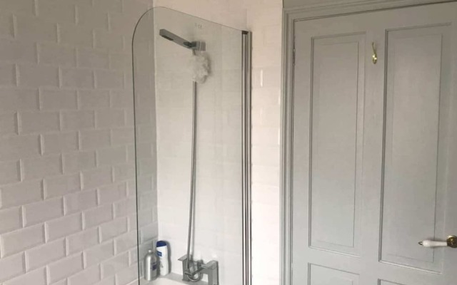 Newly Refurbished 4 Bedroom House in East London