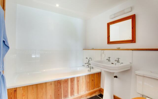 Superb Holiday Home in Broad Street Kent With Graden