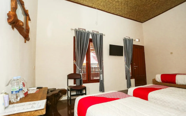 Kampoeng Osing Syariah Guesthouse by Oyo Rooms