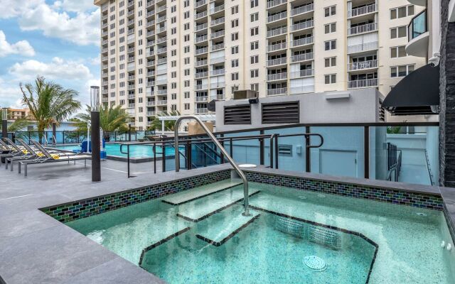 Cambria Hotel Fort Lauderdale Beach