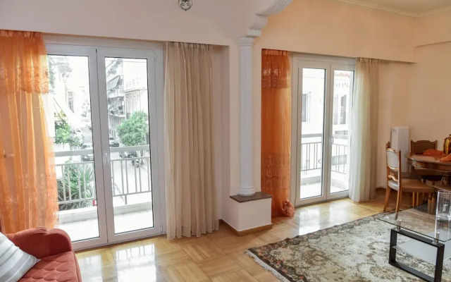 Cozy & Spacious Apartment in Central