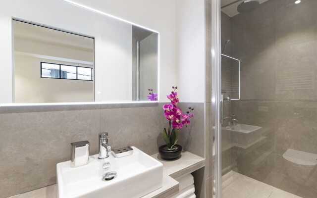 Luxury 3BDR Le Marais III by Livinparis