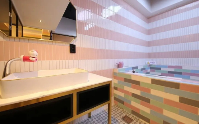 Almond Kids Hotel