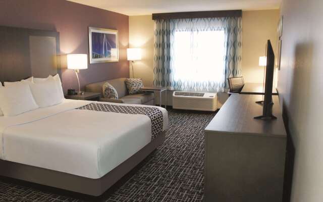 La Quinta Inn & Suites by Wyndham Wichita Airport