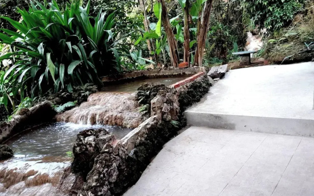 The Cascade - Mae Taeng Waterfall Bungalows