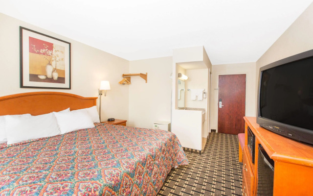 Days Inn by Wyndham Effingham