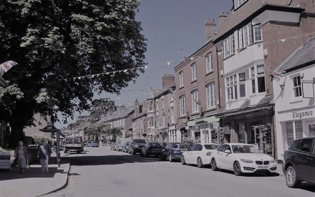 Modern 3-bed House on Tarporley High Street