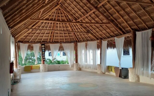 Sonido Del Mar Hotel and Yoga Loft