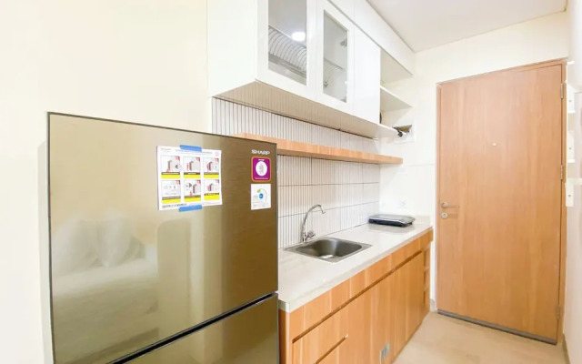 Comfortable And Modern Studio Apartment At B Residence