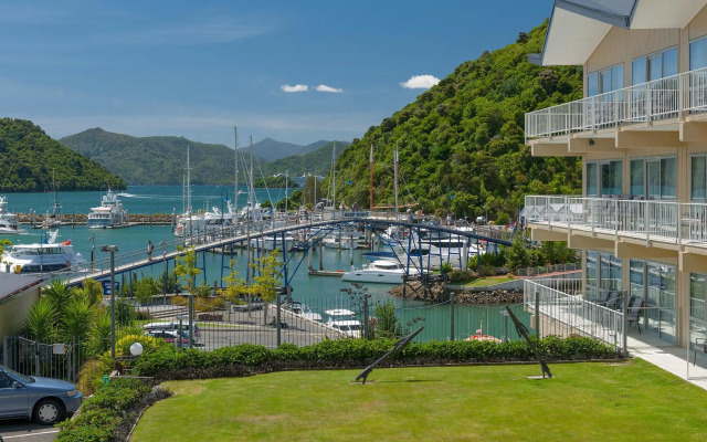 Picton Beachcomber Inn