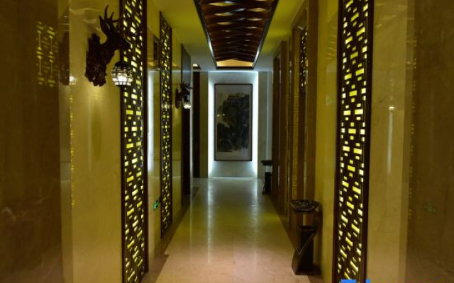 West Holiday Hotel
