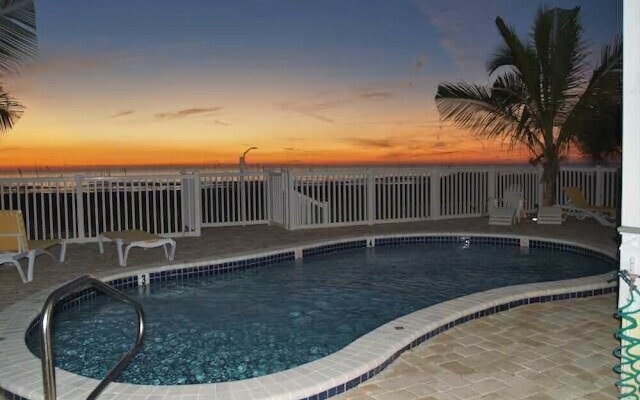 Sunset Villas 1 Beachfront/awesome Views/pool/bbq