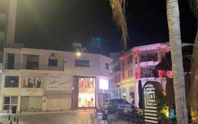 2 bedroom apt in Ermou 4 minute walk beach