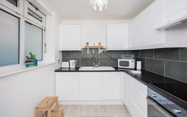 2 Bedroom Flat In Stepney Green